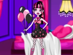 Гульня Delicate Dracula Dress Up онлайн