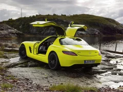 Гульня Mercedes-Benz SLS E-Cell Puzzle онлайн