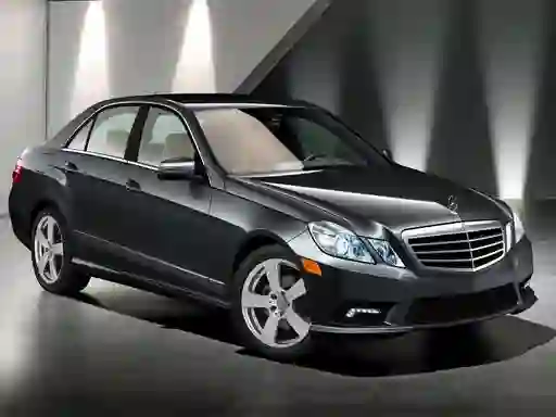 Гульня E-Class Sedan Puzz онлайн