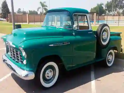 Гульня Classic Trucks Puzzle онлайн