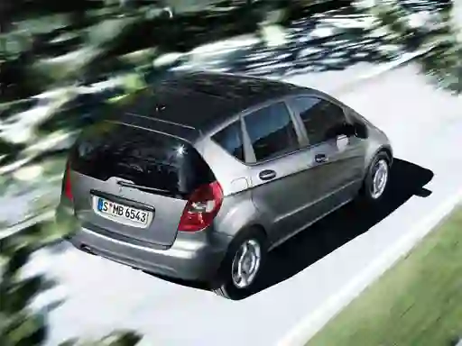 Гульня A Class Sedan Puzzle онлайн