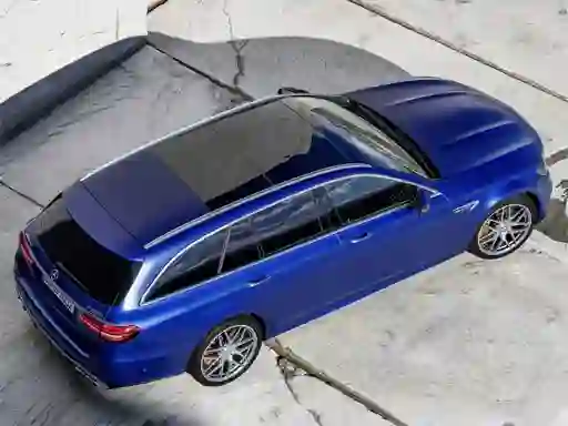 Гульня Mercedes Benz E63 Amg Estate Slide онлайн