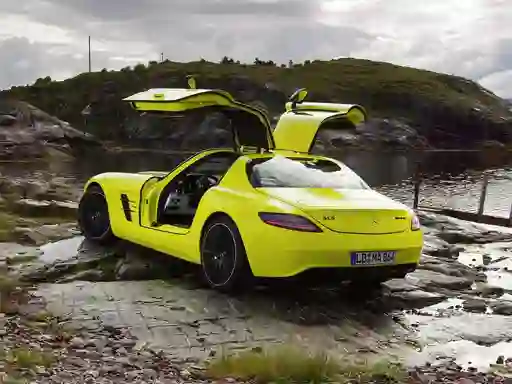Гульня Mercedes-Benz SLS E-Cell Puzzle онлайн